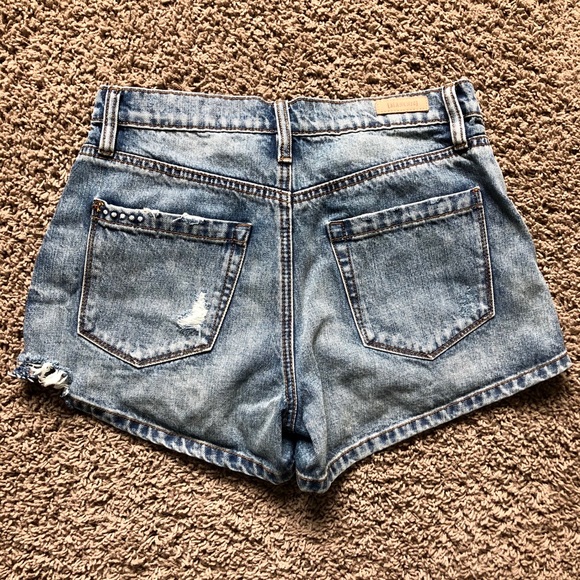 BLANK NYC Barrow Jean Shorts in Earth Blues - Picture 6 of 8